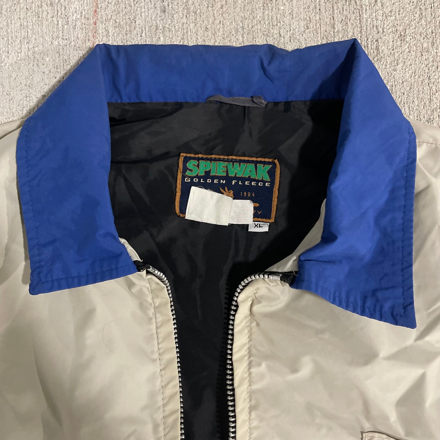(L/XL) 90s Cropped Fit Windbreaker