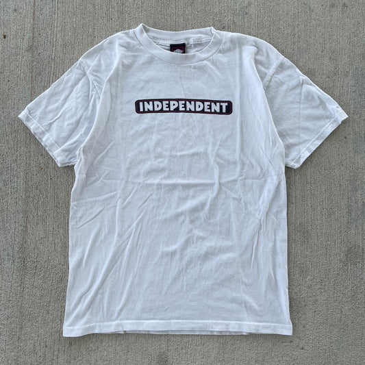 (S) 00s Independent White Spell-Out Tee