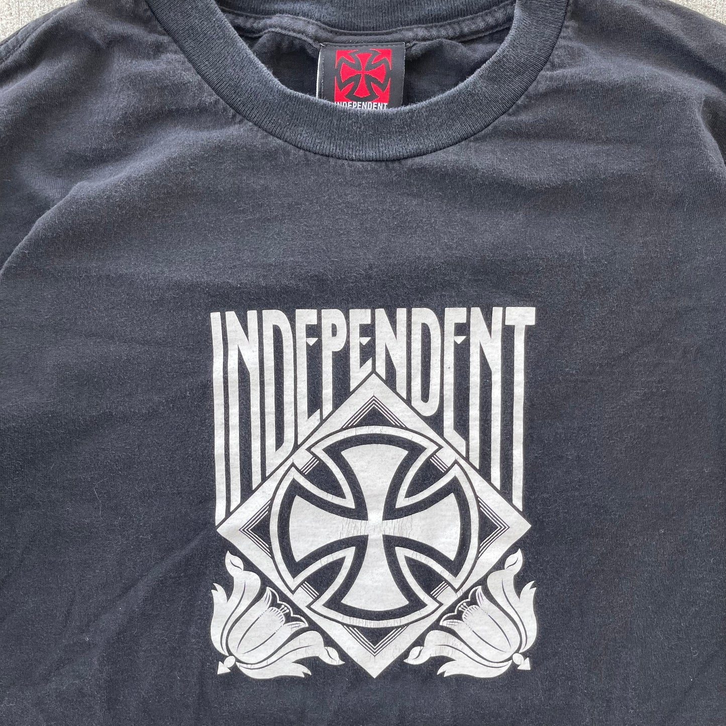 (M) 00s Independent Black Logo Tee