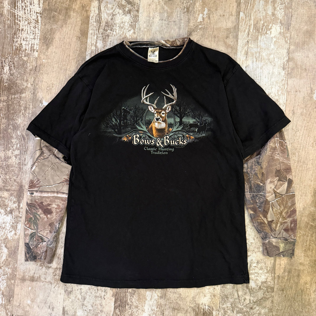 (L) Vintage 2000s Bows and Bucks Camo Long Sleeve Shirt